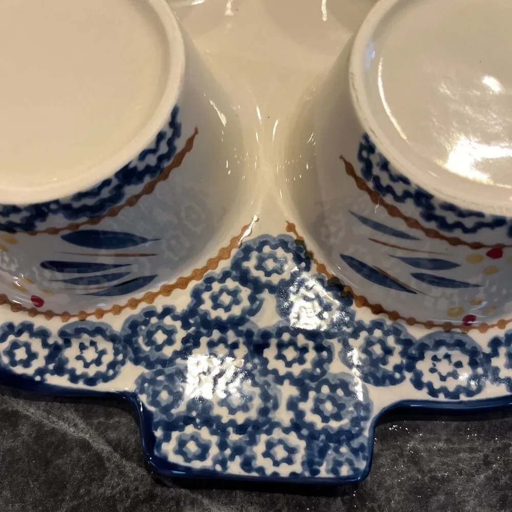 Temp-tations Muffin dish by Tara Old World Blue Floral design with Metal Rack